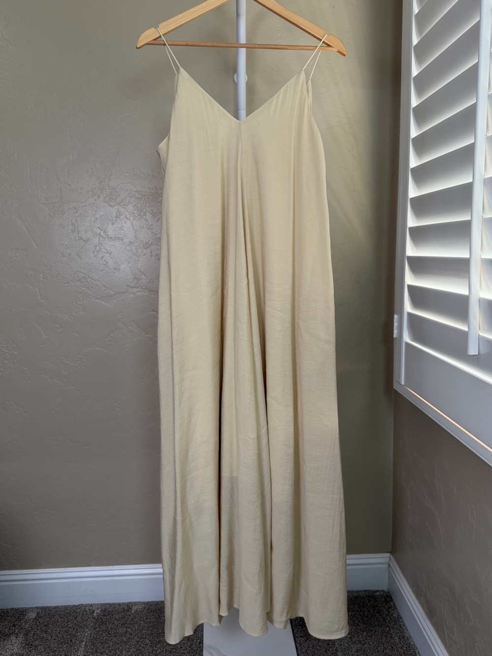 Commense Apricot Light Beige Flowy Maxi Dress Relaxed V-Neck Small NWT - Picture 5 of 11